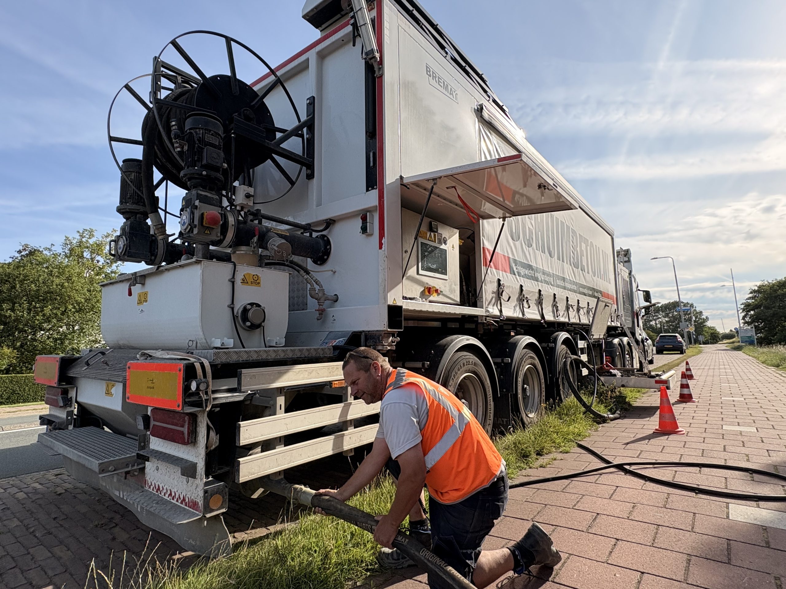 Schuimbeton mobiele mengpompinstallatie Westland Krimpen aan de IJssel schuimbeton vloerisolatie